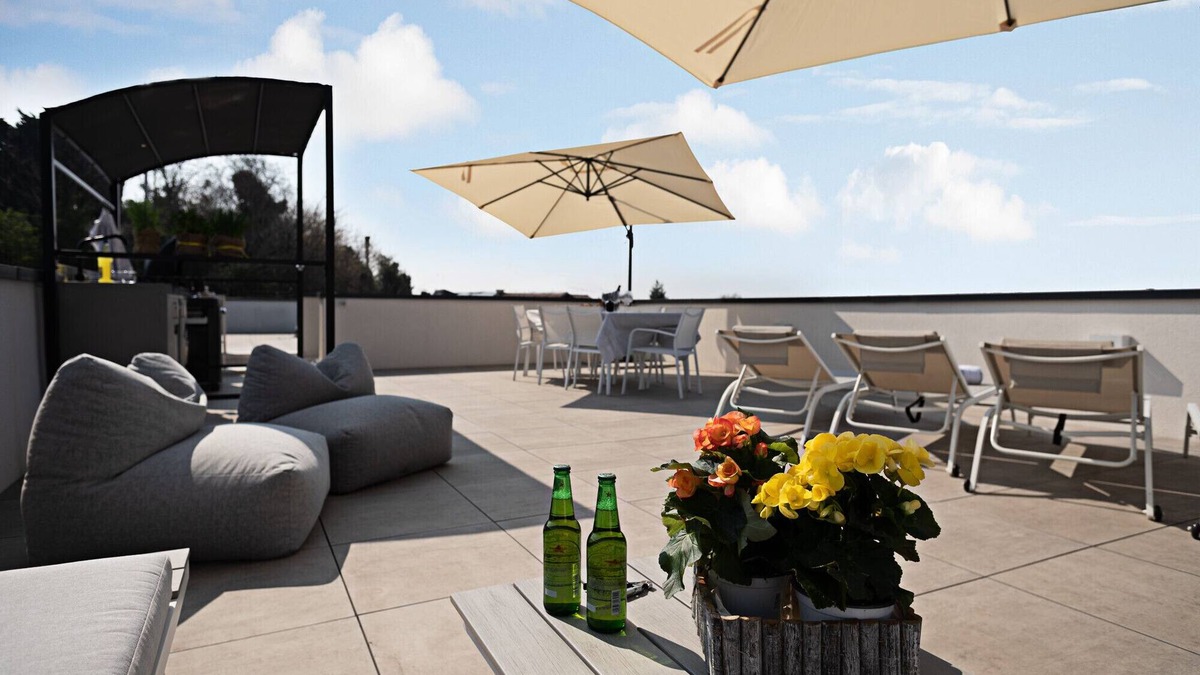 Montioni Apartment | Regarda - "Zoe" appartment with pool and large lake-view terrace