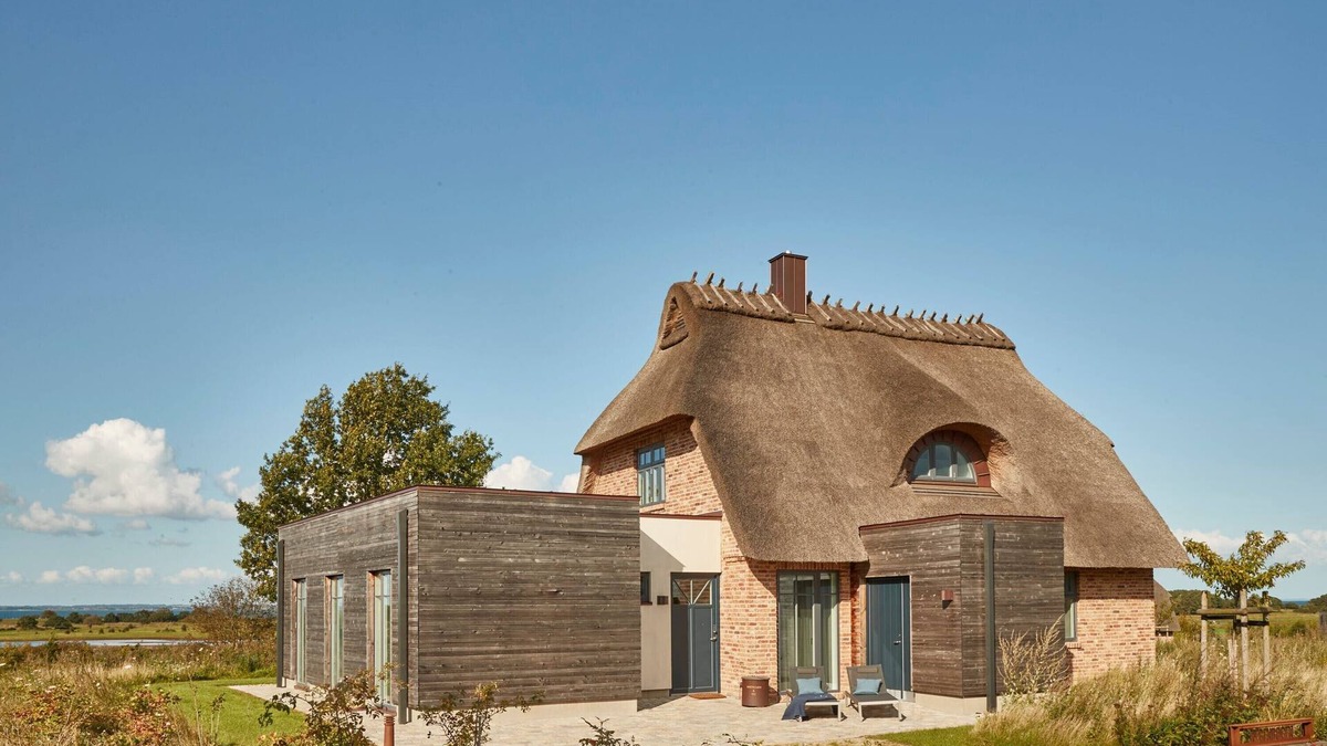 Nieby House | Regenbogen, das Atelierhaus Unter Reet für bis zu 8 Personen, Direkter Seeblick