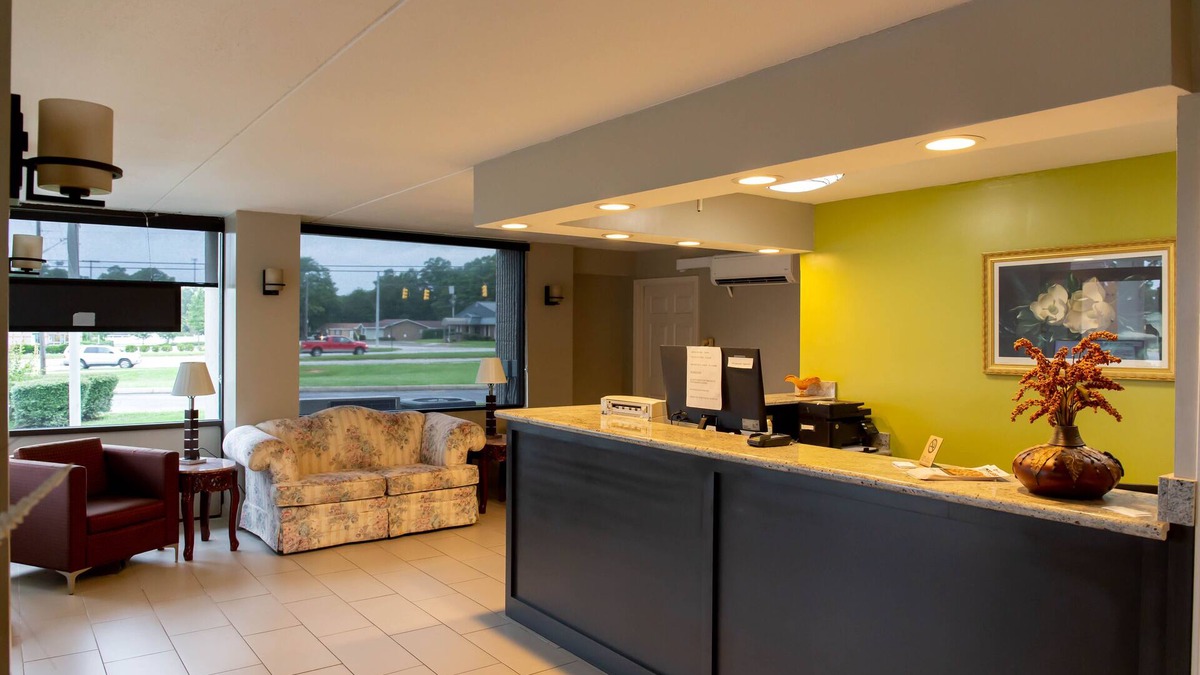 Monroeville Hotel | Regency Inn
