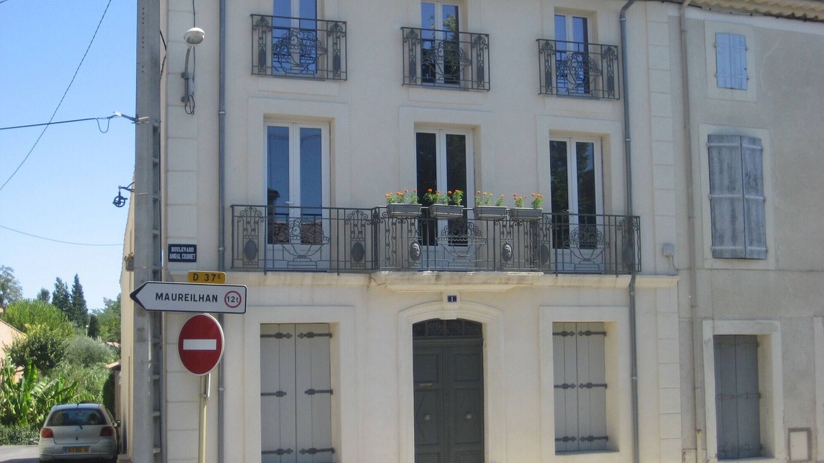 Capestang Apartment | Regine, Luxury Apartment in Historic Village, 100 Metres from the Canal Du Midi