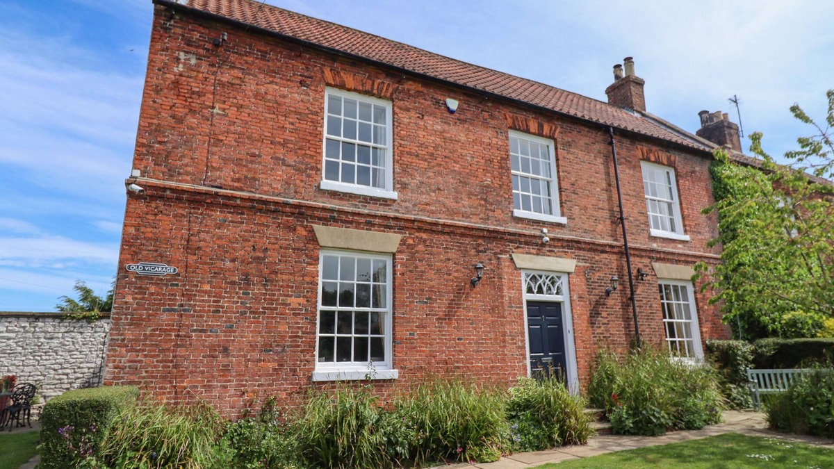 Reighton Cottage | REIGHTON HOUSE, pet friendly, with open fire in Filey