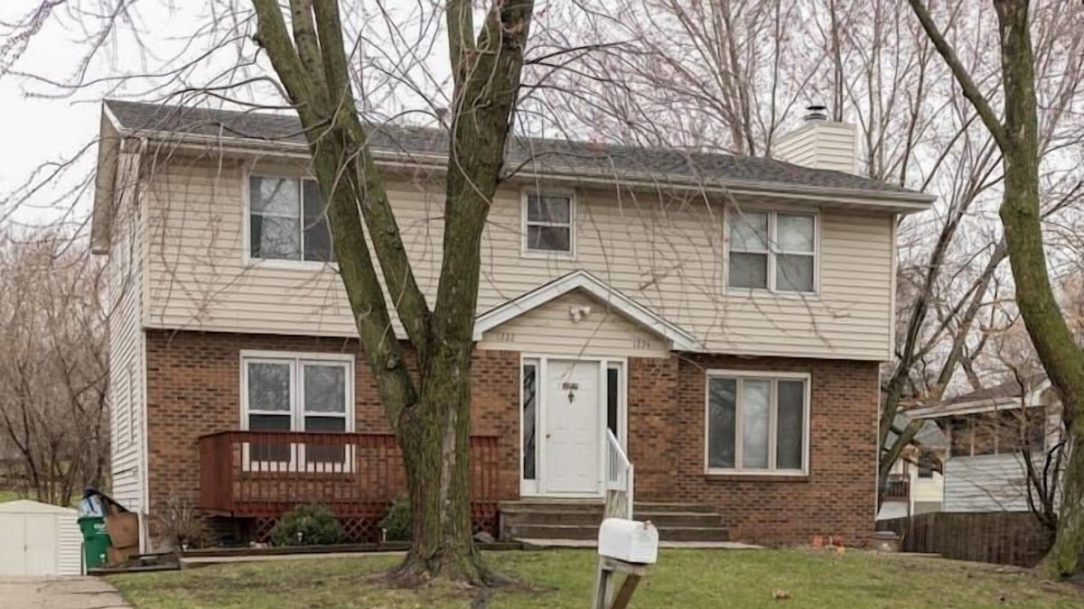 Clive House | Reimagined Duplex near West Des Moines 2BR