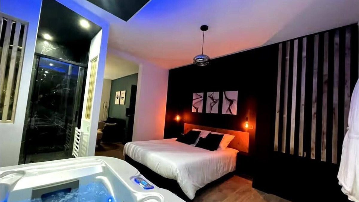 Cernay Apartment | Reims Love Room - CK Suite & SPA, Cosy Terrace, Flexible check-in