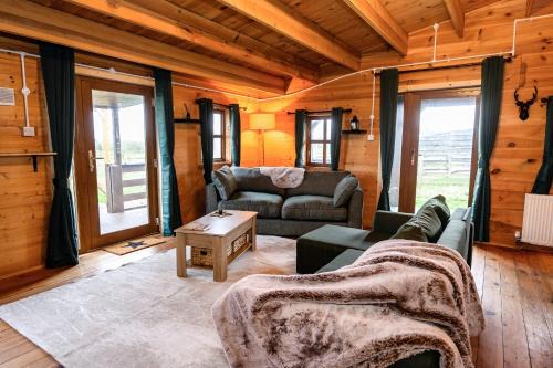Rugeley Ski Chalet | Reindeer Lodge Very Special Retreat With Private Hot Tub Near Cannock Chase By STAE-Homes