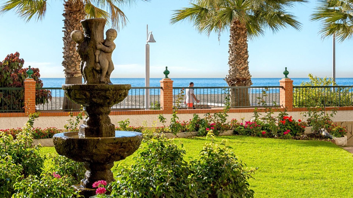 La Cala del Moral Apartment | RELAX. 1st BEACH LINE, SEA VIEW, WIFI, A/A.