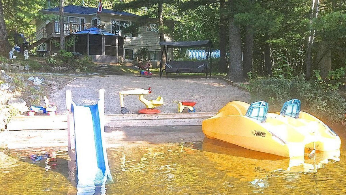 Georgian Bay Cottage | Relax and Enjoy 6 bedrooms cottage on Sandy Beach 1.5 Hours from Toronto