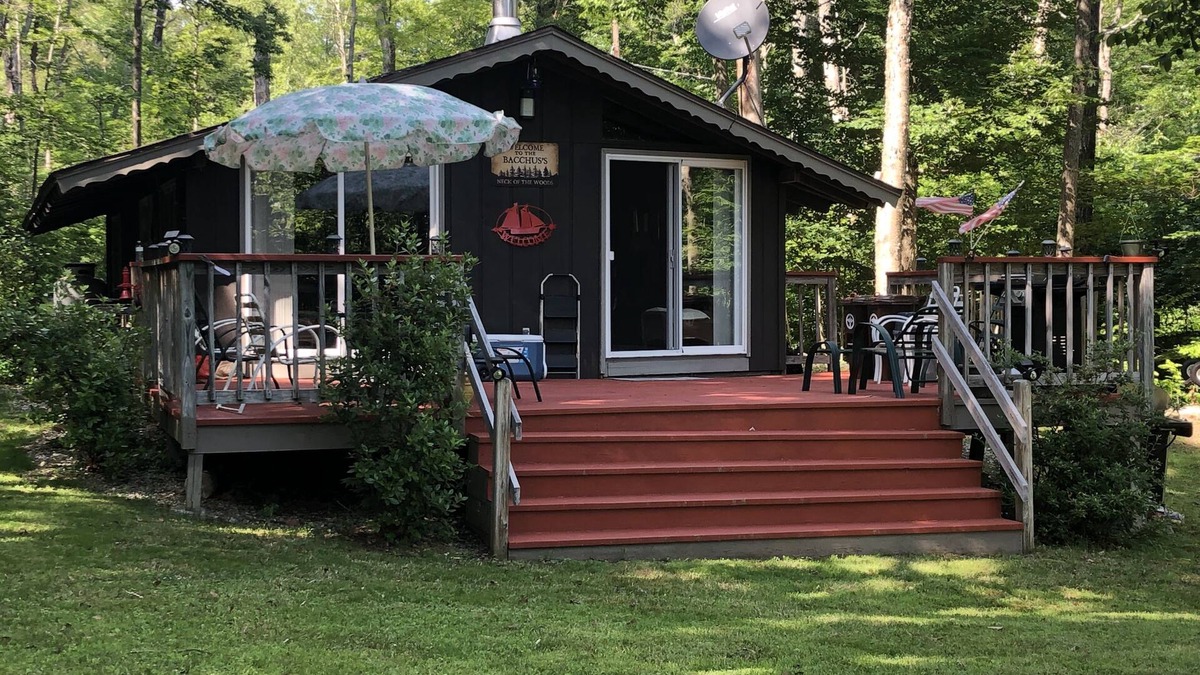 Tolland Cottage | Relax And Enjoy A Fun Getaway At The Bacchus Cottage!