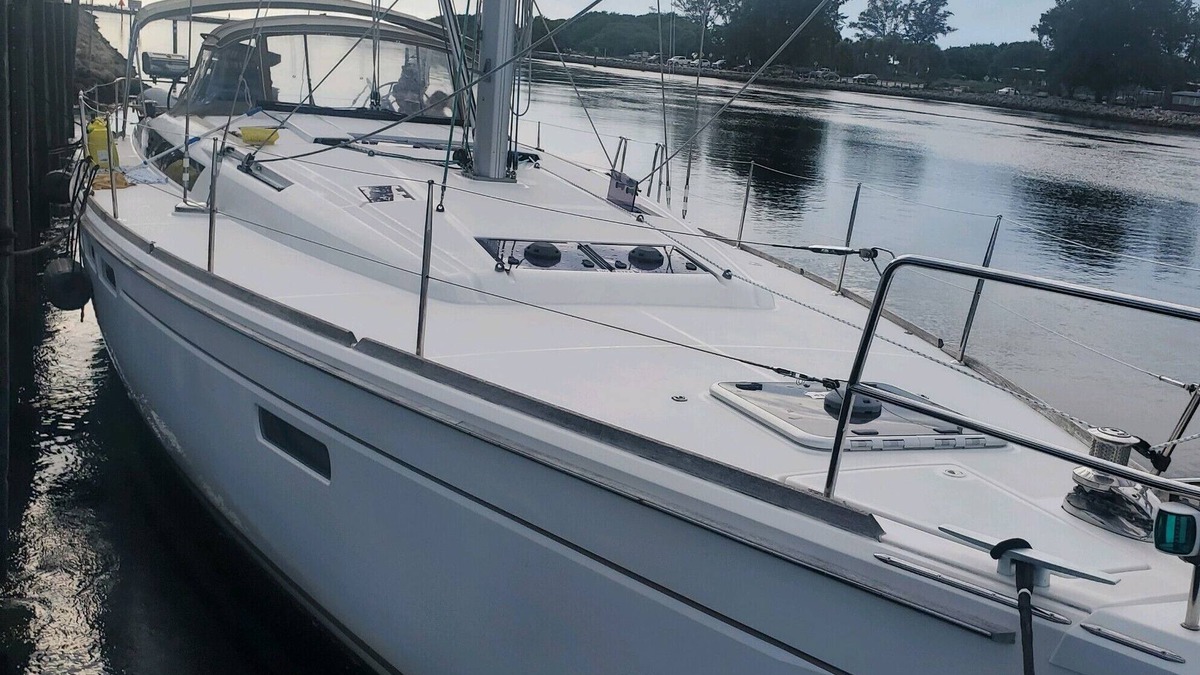 Burnt Store Marina Boat Rental | Relax and enjoy life’s simple pleasures! Come stay on a 52ft yacht