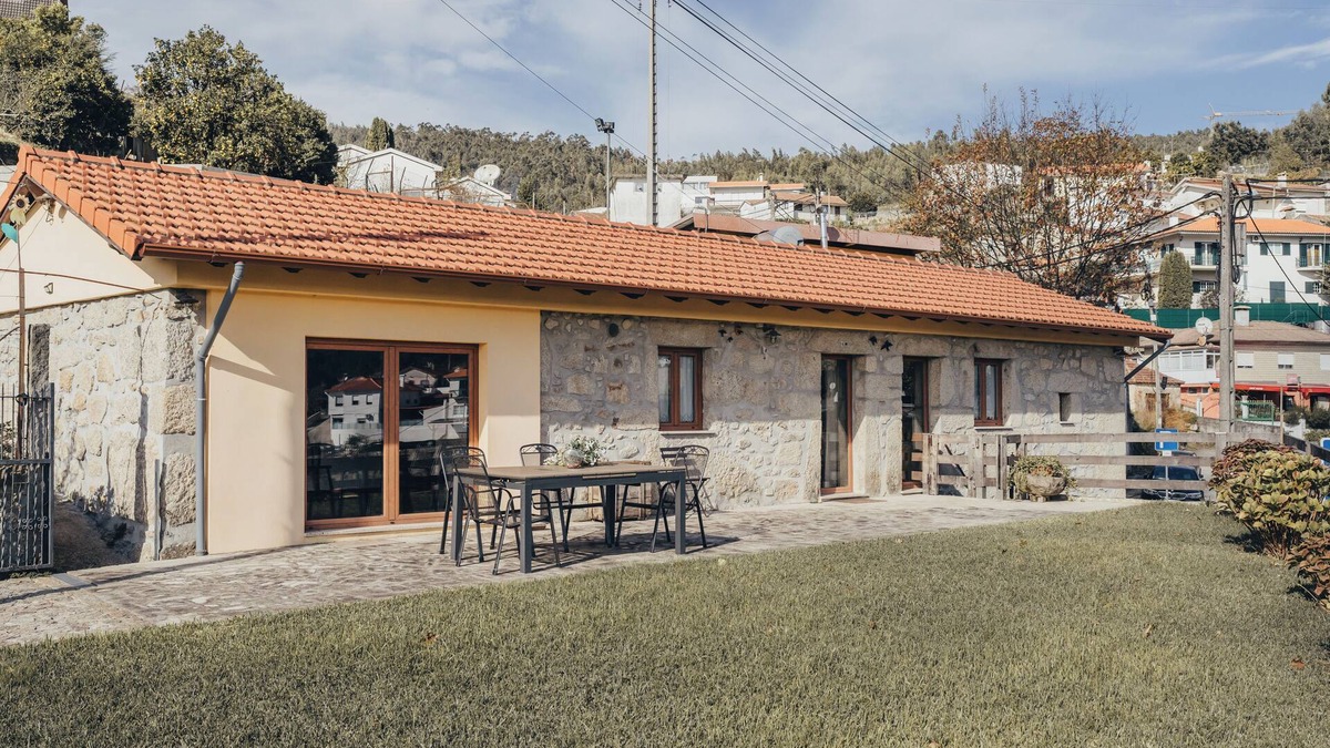 Macieira de Cambra House | Relax and enjoy our animals and activities at this family home.