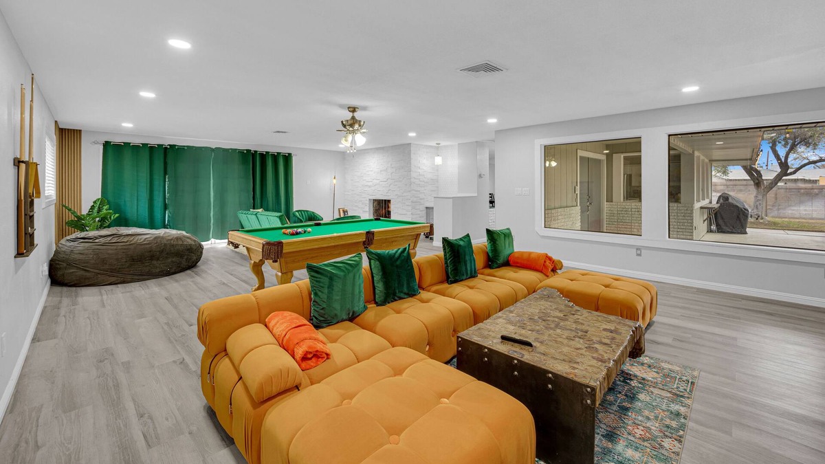 Las Vegas House | Relax and Recharge 15 minutes from the Las vegas Strip in a horse ranch house