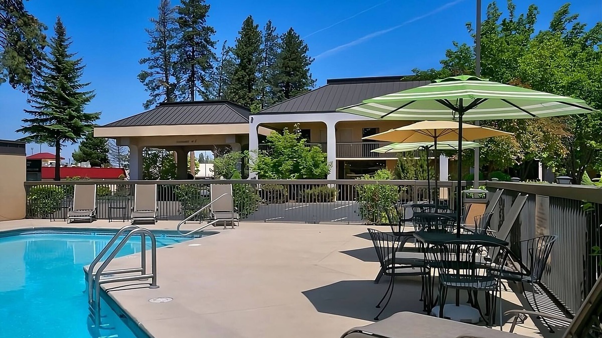 Orchard District Hotel | Relax and Recharge! 4 Comfortable Units! Near Cascade Village Shopping Center!
