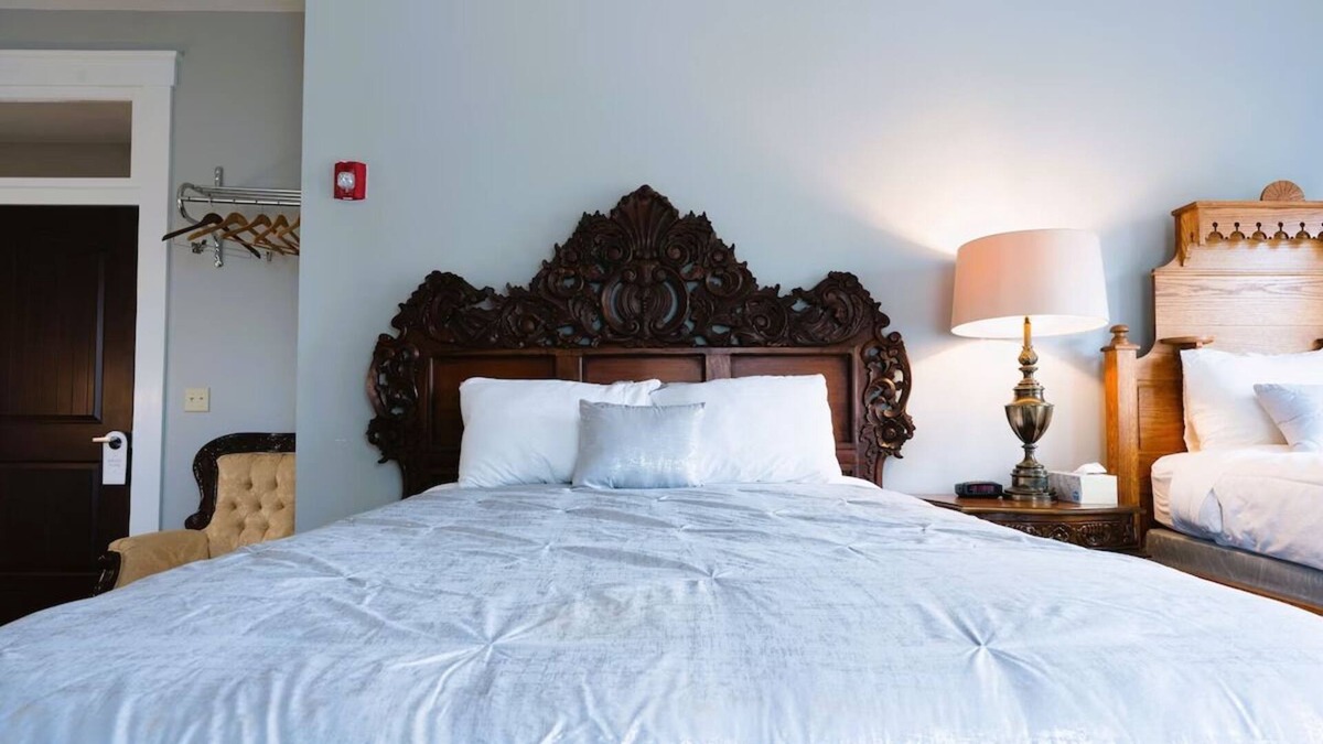 Arcadia Historic District House | Relax and Recharge! Free Onsite Parking, Short Drive to Lake Katherine