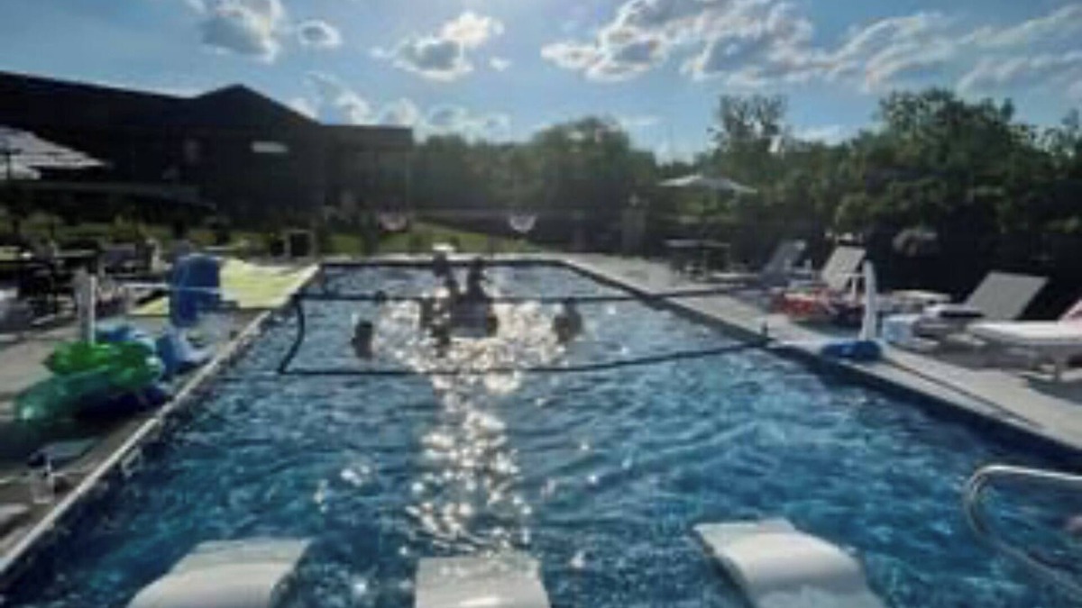 New Haven Hamilton County House | Relax and slip away in our 4 bedroom home that has an olympic size swimming pool