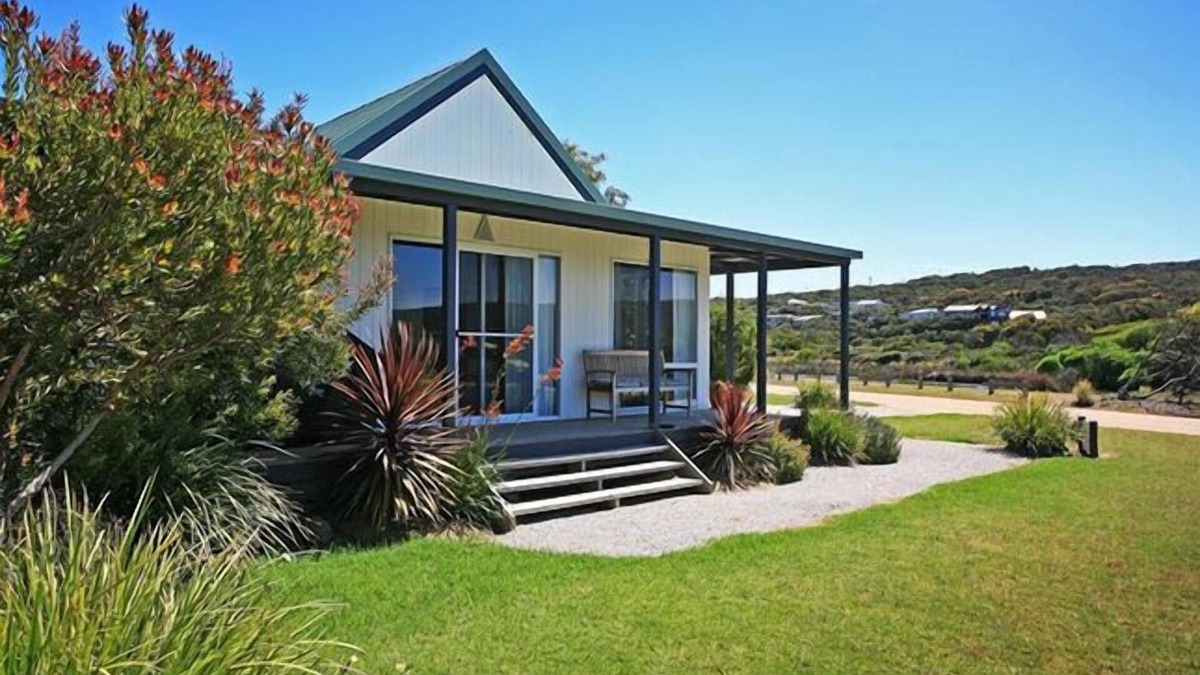 Aireys Inlet Apartment | Relax and unwind in this cosy studio by the river.