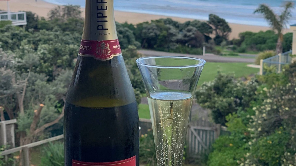 Skenes Creek House | *Relax and unwind - ocean views, pet-friendly, walk to the beach, unlimited wifi