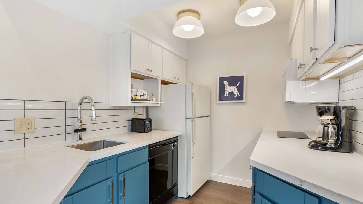Herndon Apartment | Relax and Unwind! Pet-Friendly Property, Kitchen, Onsite Parking