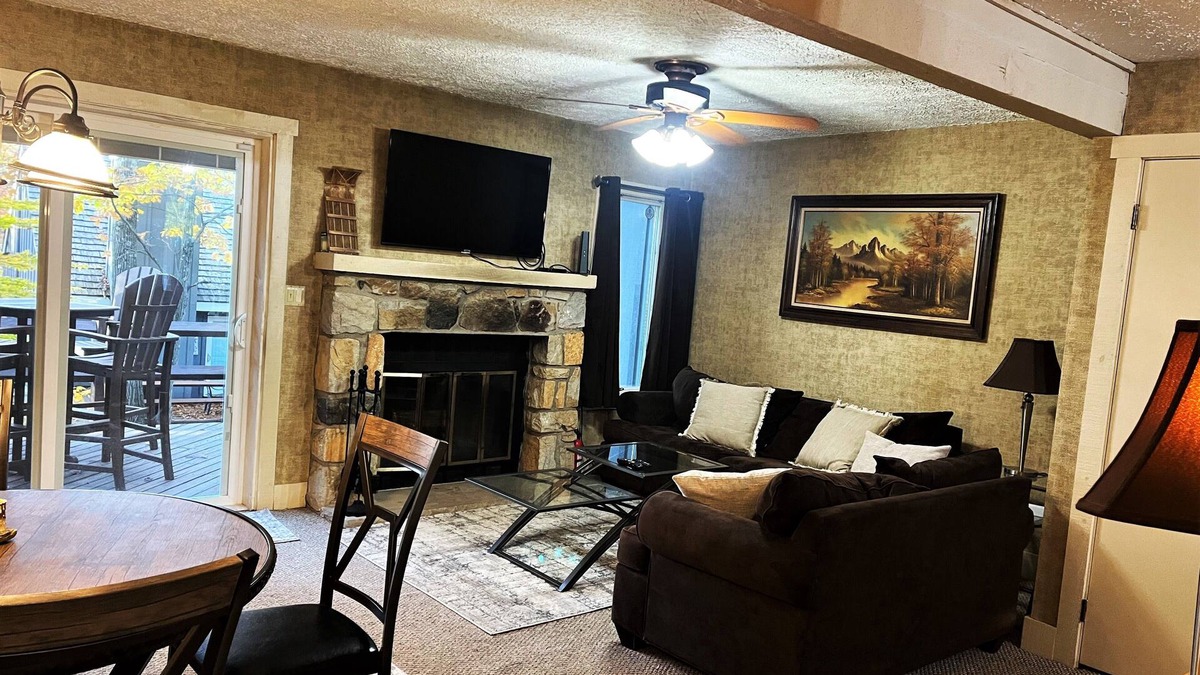 White Haven House | Relax and unwind Townhome in Snow Ridge Village at Jack Frost mtn in the Poconos