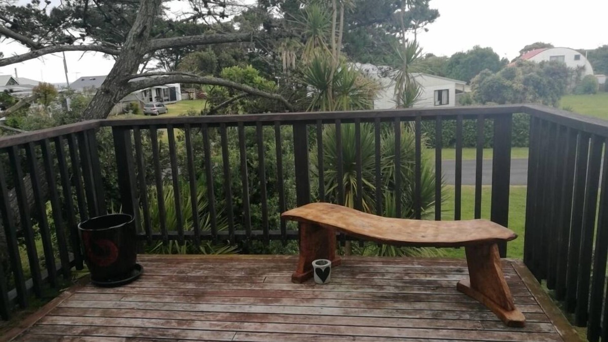 Ahipara House | Relax at Ahipara - Only minutes walk to the beach
