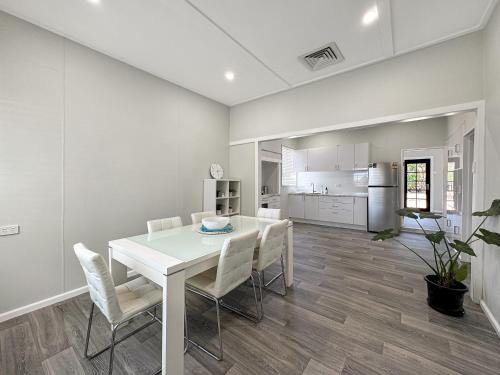 Broken Hill House | Relax At Gossan