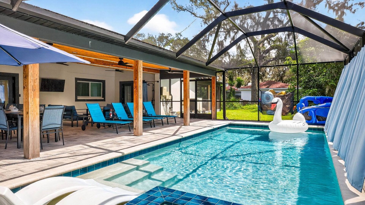 Temple Terrace House | Relax at The Fairway Estate | Luxe 6BR w/Pool & Spa
