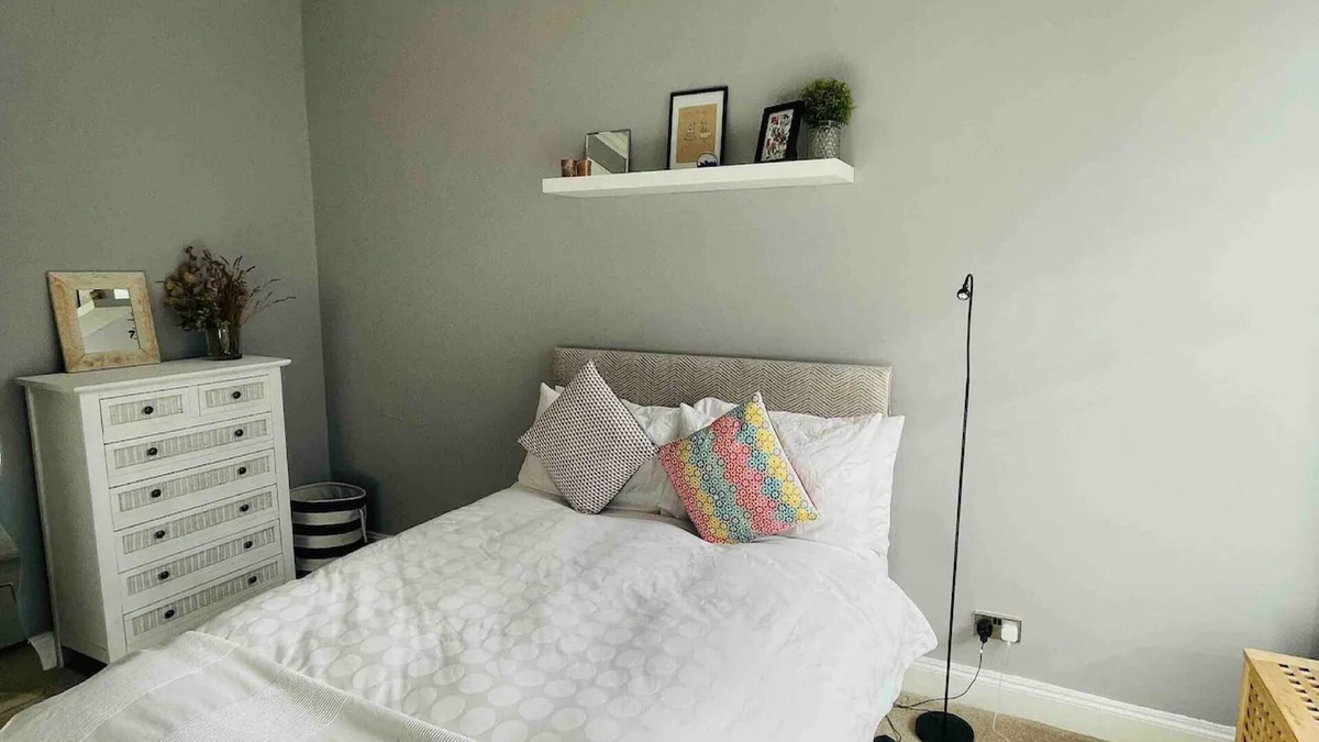 Wolverhampton House | Relax at the modern and spacious nestled in the central part