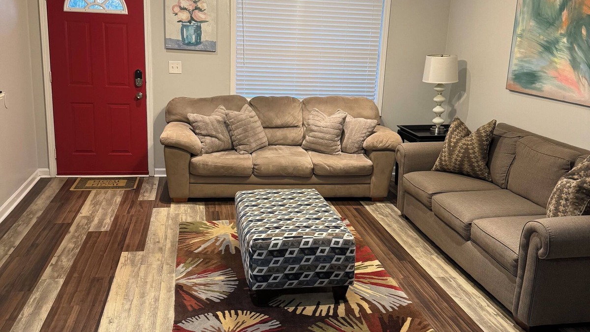 Snellville House | RElax, & BeComfortable