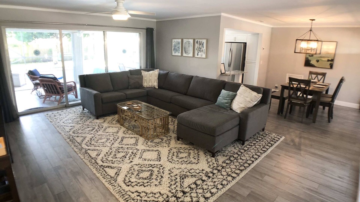 College Park House | Relax by Lake Worth shores, just a hop away from Port of Palm Beach
