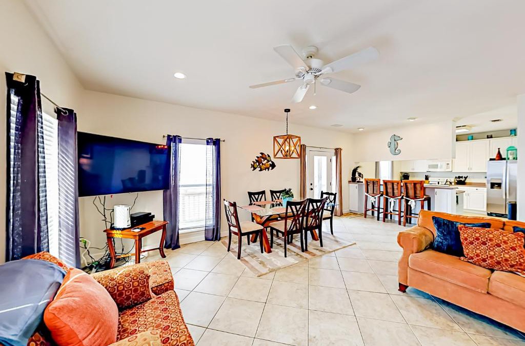 Fort Morgan Pines House | Relax by the Bay