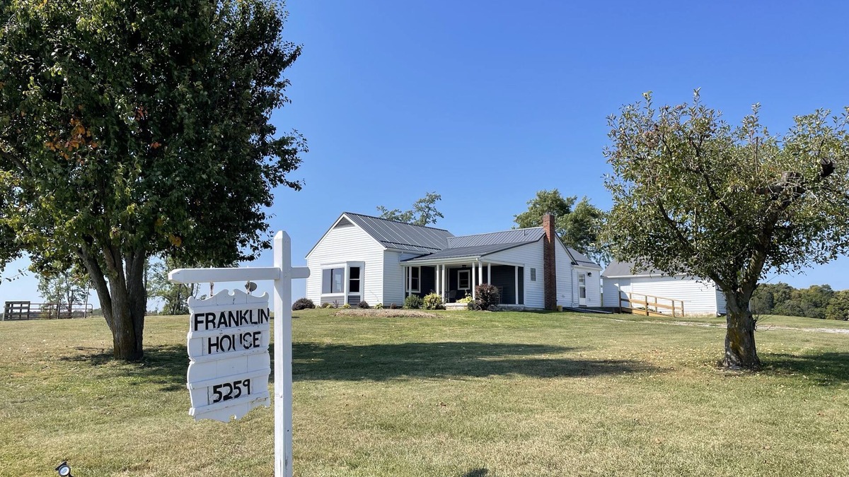 Fairview  Highland County Other | Relax by the fireplace, enjoy our quiet countryside 1-bedroom