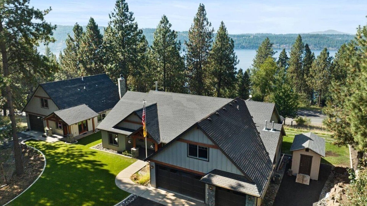 Coeur d'Alene House | Relax. Disconnect. Enjoy. Easy access to everything yet quiet and truly unique.