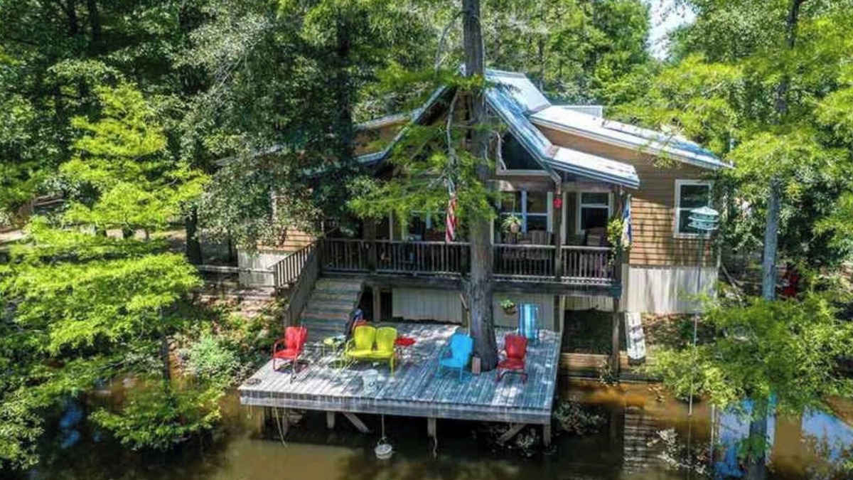 Jefferson Cabin | Relax, Fish, Visit Historic Jefferson & Caddo Lake