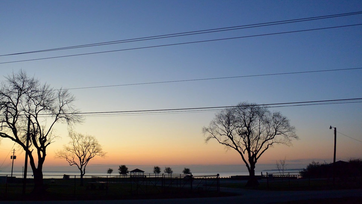 La Porte House | Relax! Galveston Bay views, Pool, Fire Pit & Walk to Beach - Families love us!