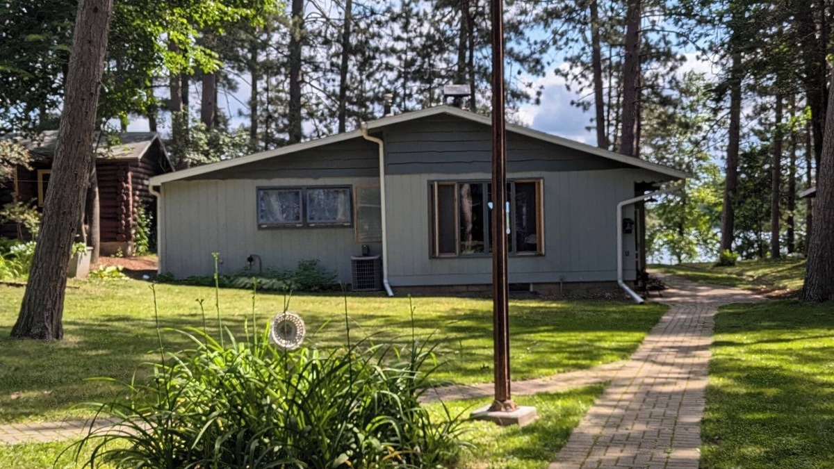 Sturgeon Lake Cabin | Relax, golf, fish & disconnect from today's fast pace living at the Hambly Cabin