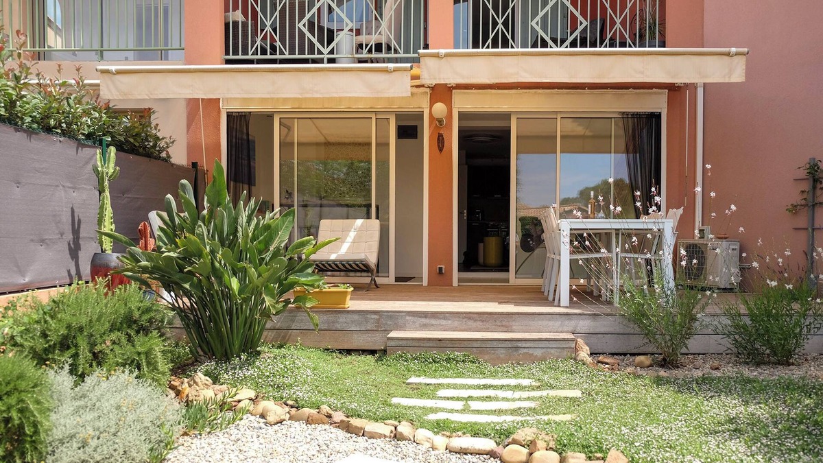 Theoule-Superieur Condo | relax in a private garden for two