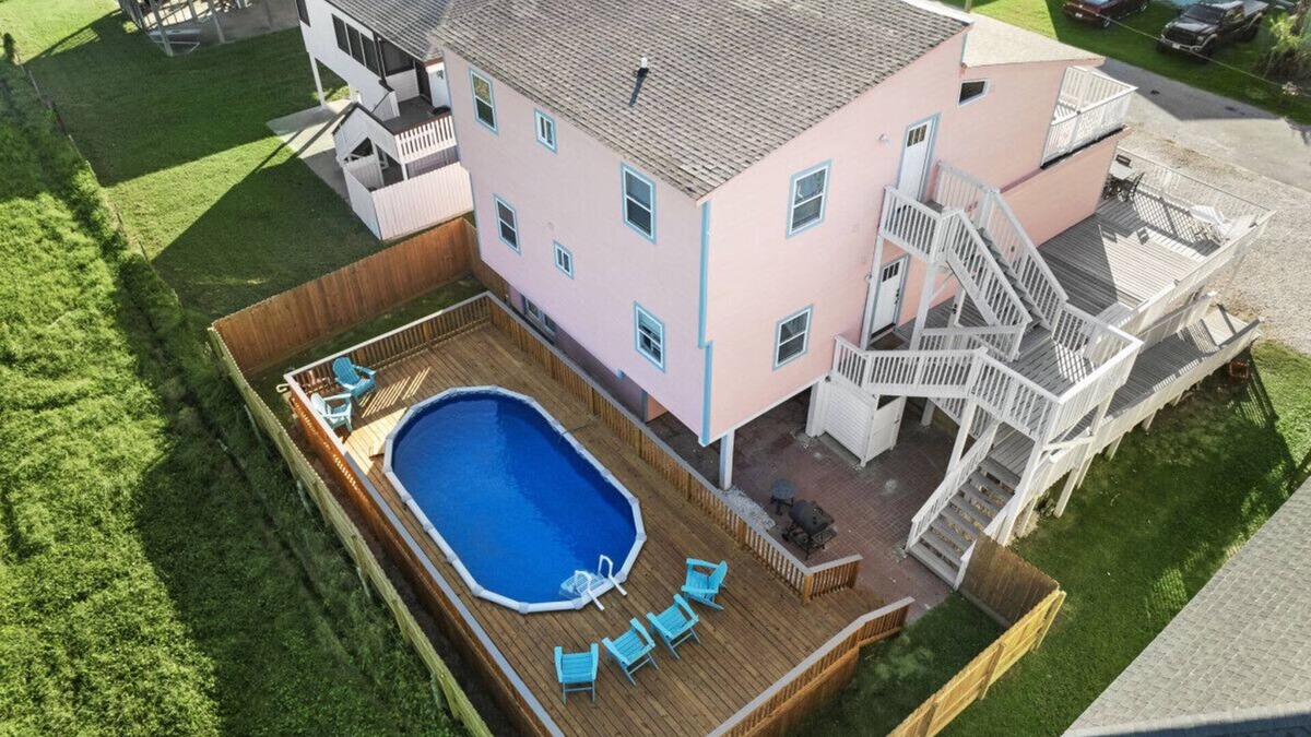 Galveston House | Relax in Beachside Comfort with Stunning Views