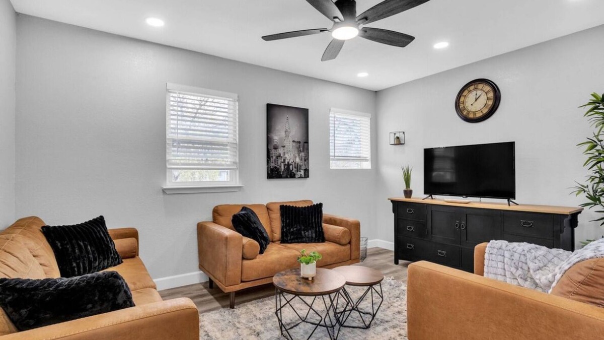 Parker Lane House | Relax in Central Austin Stylish 2BR Home with Fire Pit & Cozy Space