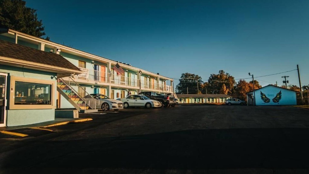 Berea House | Relax in Knights Inn Berea! Free Daily Breakfast, Parking, WiFi
