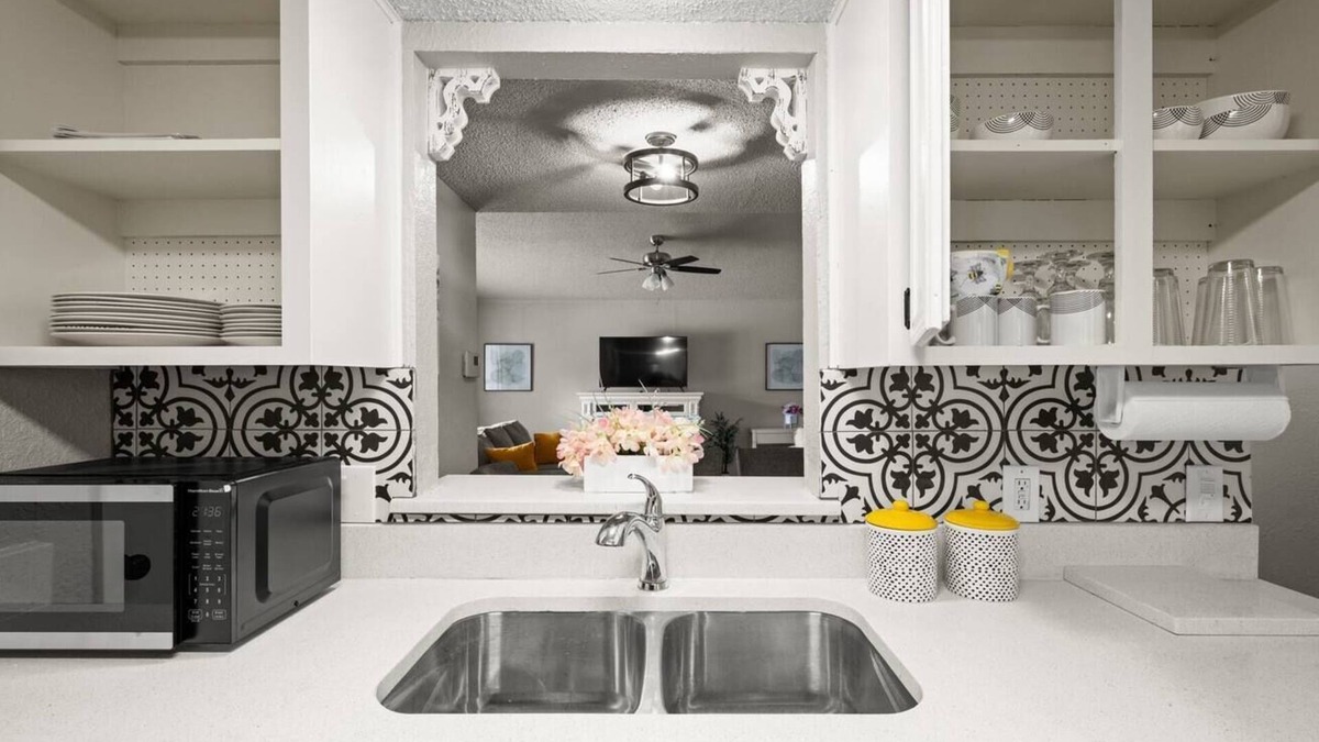 Calallen House | Relax in our 2-bedroom, 2-bathroom home perfect for extended work stays