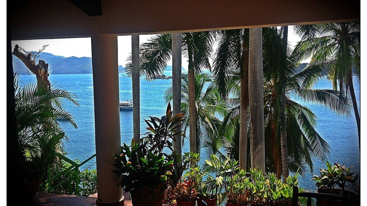 Caleta Villa | RELAX in SECLUSION with LOVED-ONES Villa w/BARMAN!