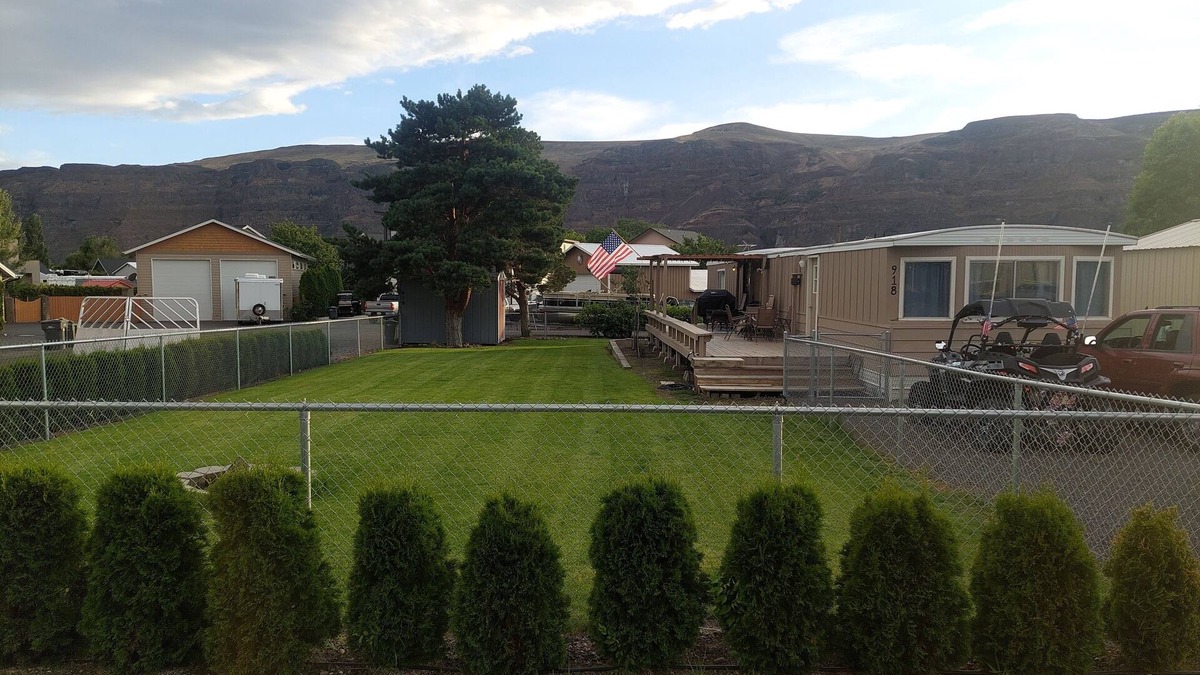 Sunland Estates House | Relax in Sunland, just minutes away to The Gorge & Cave B Winery!!
