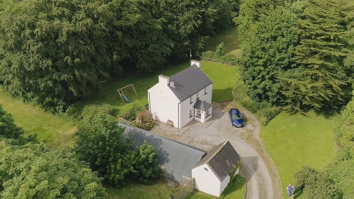 Broadford Other | Relax in traditional farmhouse cottage perfect for touring South & West Ireland.