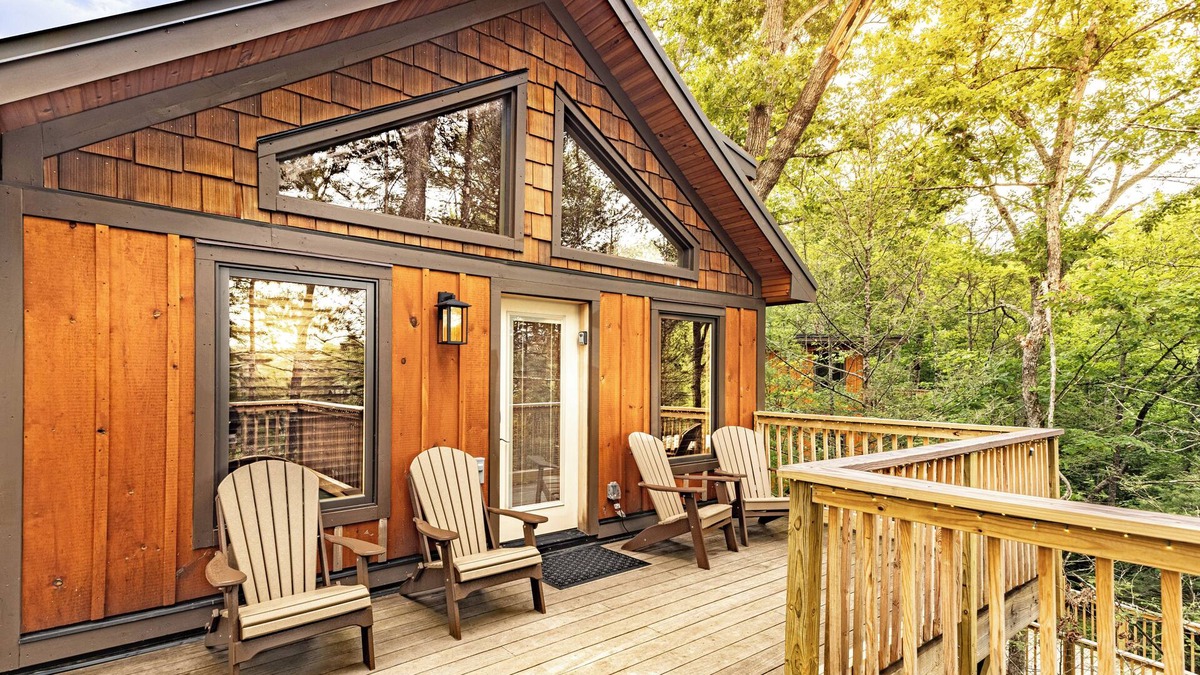 Pigeon Forge Cabin | Relax In Treetops 1b/1ba sleep 4 Private Deck, Gas Grill, Hot Tub, Cozy Comfy