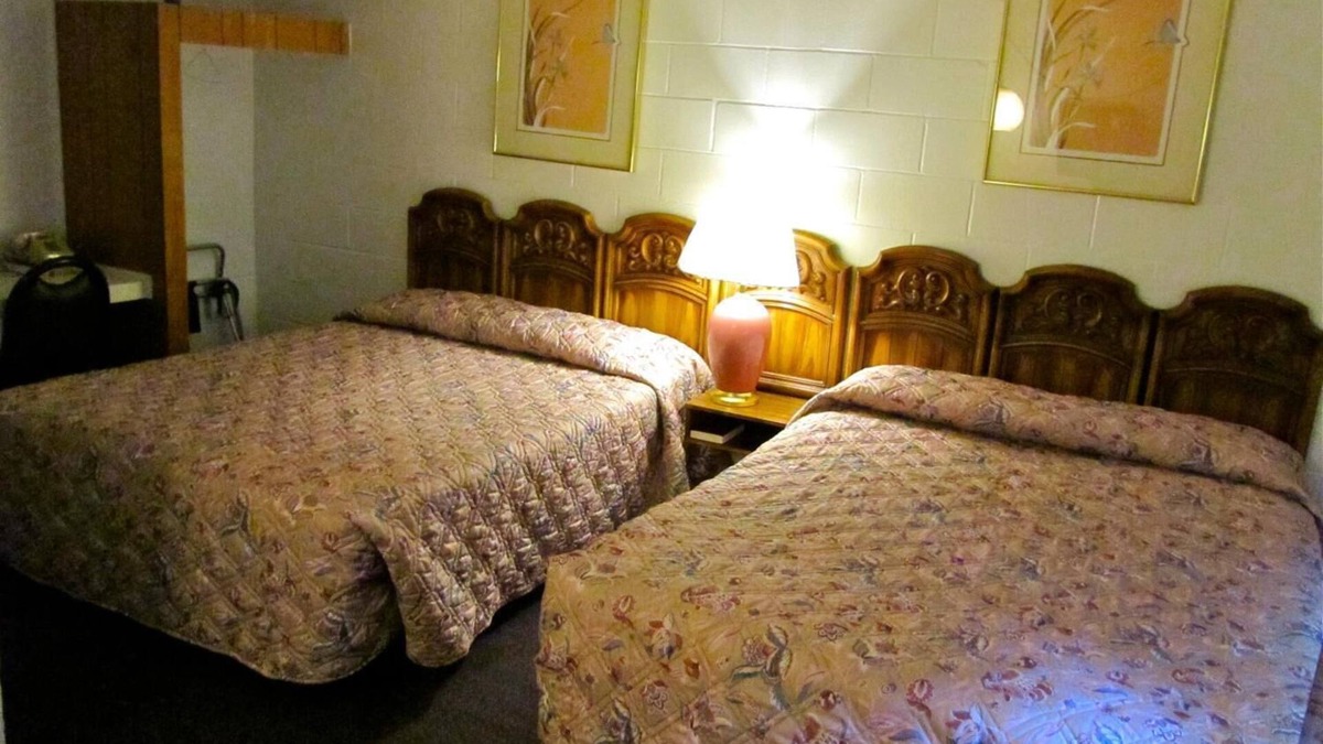 Cottage Grove Hotel | Relax Inn