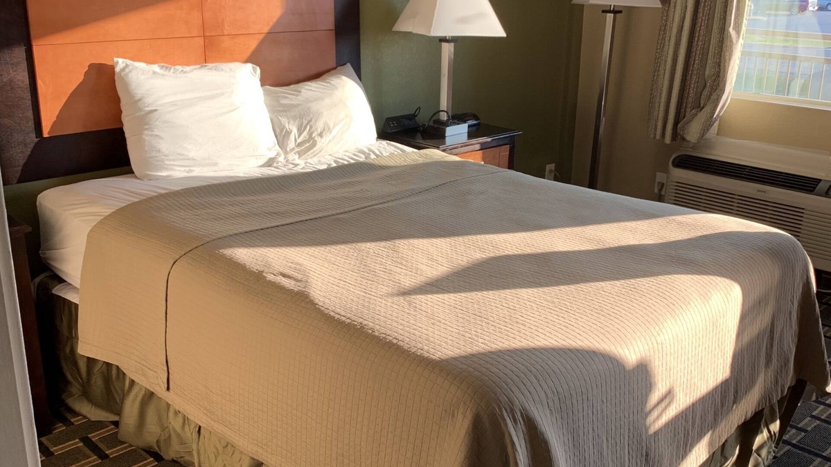 Shell Lake Hotel | Relax Inn
