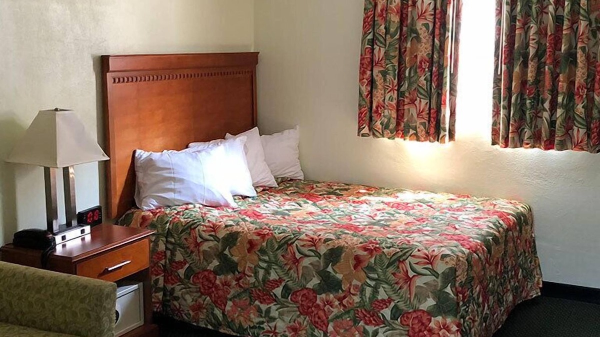 New Castle Hotel | Relax Inn