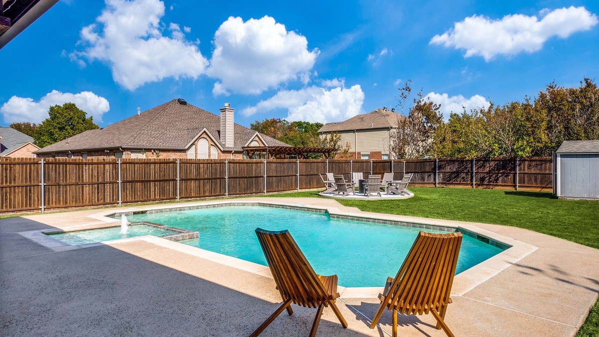 Corinth House | Relax Near Little Elm & Lake Lewisville – Pool, Spa, Game Room & 2 King Beds!