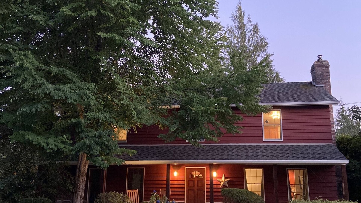 Sultan House | Relax on the Ranch….HOT TUB, SHEEP