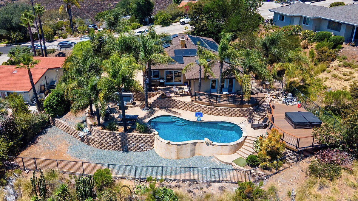 Del Cerro House | Relax & Play: Pool, Golf Simulator, Gym and Powerful AC