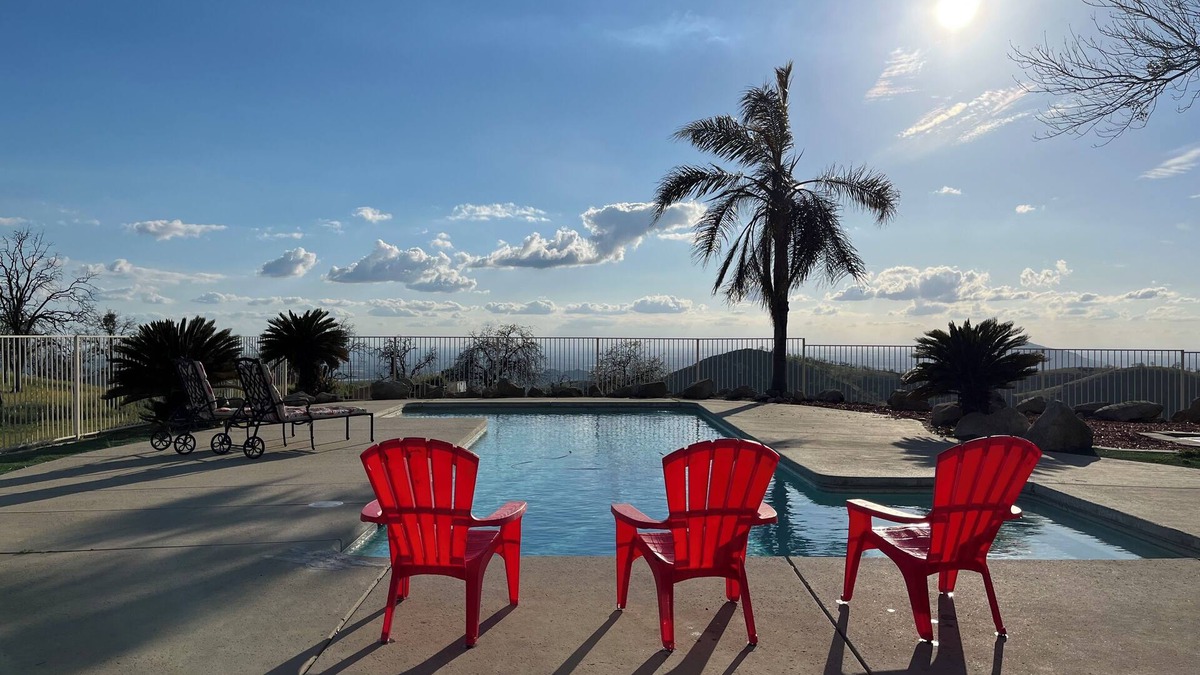 Squaw Valley Villa | Relax pool side enjoy amazing views 3-bedroom villa, 30 min below National park!
