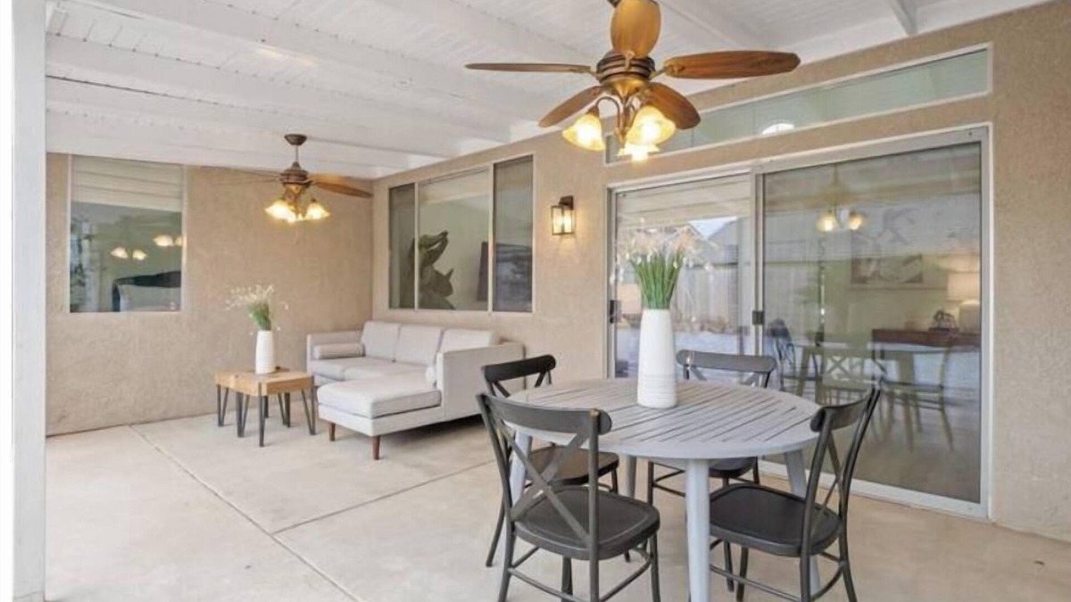 Fresno House | Relax & Re-leaf in Modern Comfort